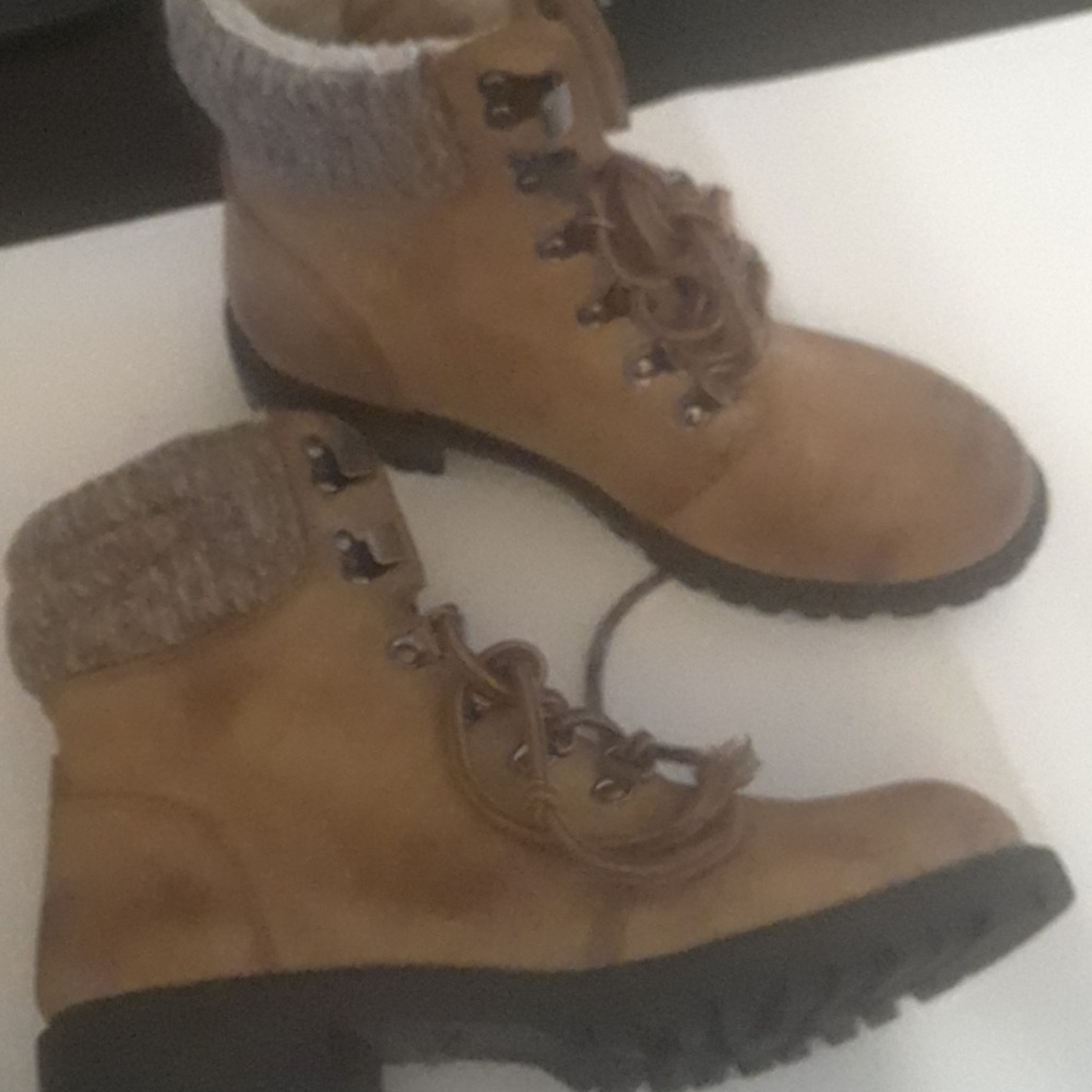 Shoes size 4